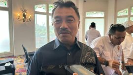 Wakil Wali Kota Bekasi, Abdul Harris Bobihoe, menyampaikan pesan khusus kepada para atlet golf Bekasi saat menghadiri pelantikan Pengurus Persatuan Golf Indonesia (PGI) Kota Depok periode 2026-2030 di Emeralda Golf Club, Tapos, Rabu (11/2/2026). (Foto: Indoraya Today/Taufik)